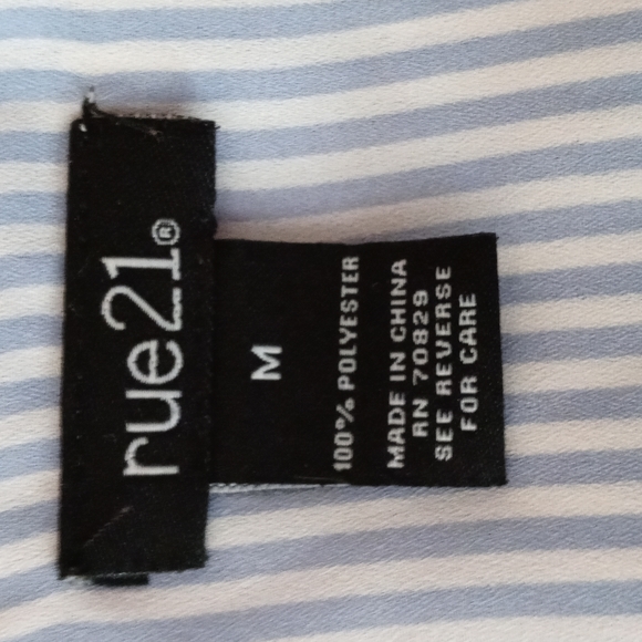 Rue 21 Crop Top - Picture 3 of 3